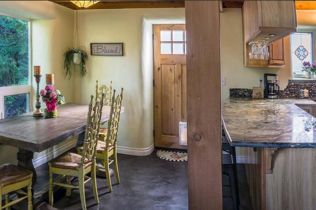 European Style Straw Bale Retreat Villa Ashland Dış mekan fotoğraf